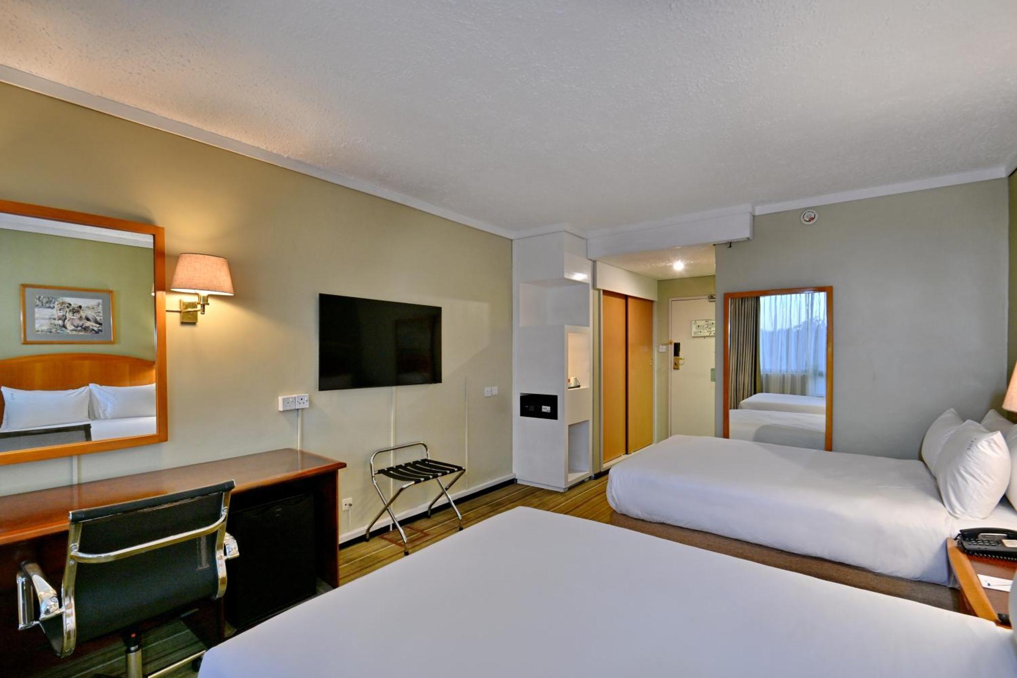 Holiday Inn - Harare By Ihg Exterior photo