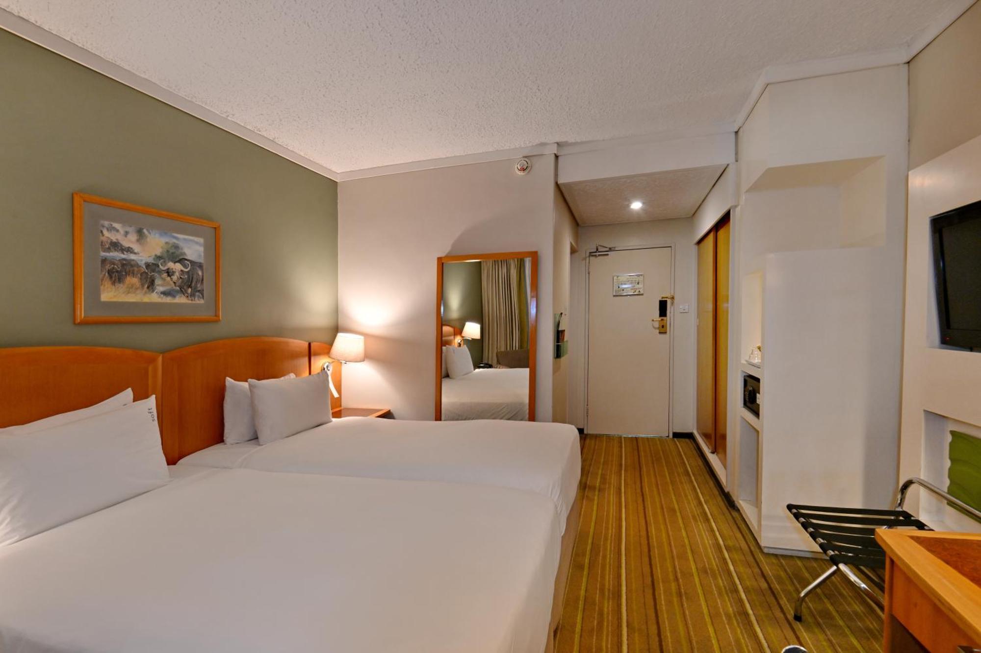 Holiday Inn - Harare By Ihg Exterior photo