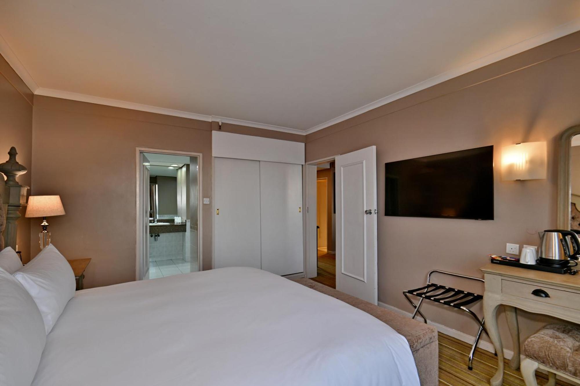 Holiday Inn - Harare By Ihg Exterior photo